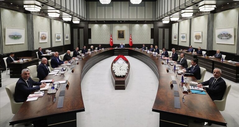 kabine-ahlatta-toplaniyor-KTI3hJ4L.jpg