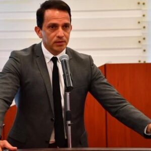 mucahit birinci ak parti uyeliginden istifa etti pHLRfIFF