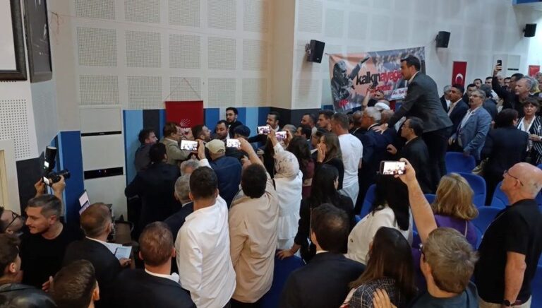 chpnin ilce kongresinde kavga ISxwO9Ke