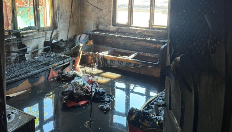 elektrik kontagi yangini evi kul etti FV8izxYU