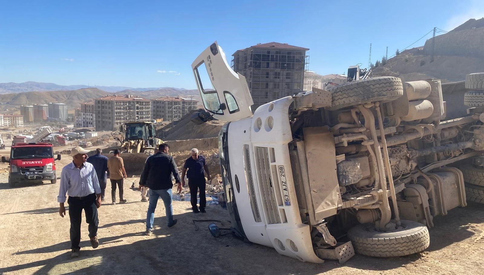 malatyada santiyede kamyon devrildi 1 yarali qZH5UsVQ