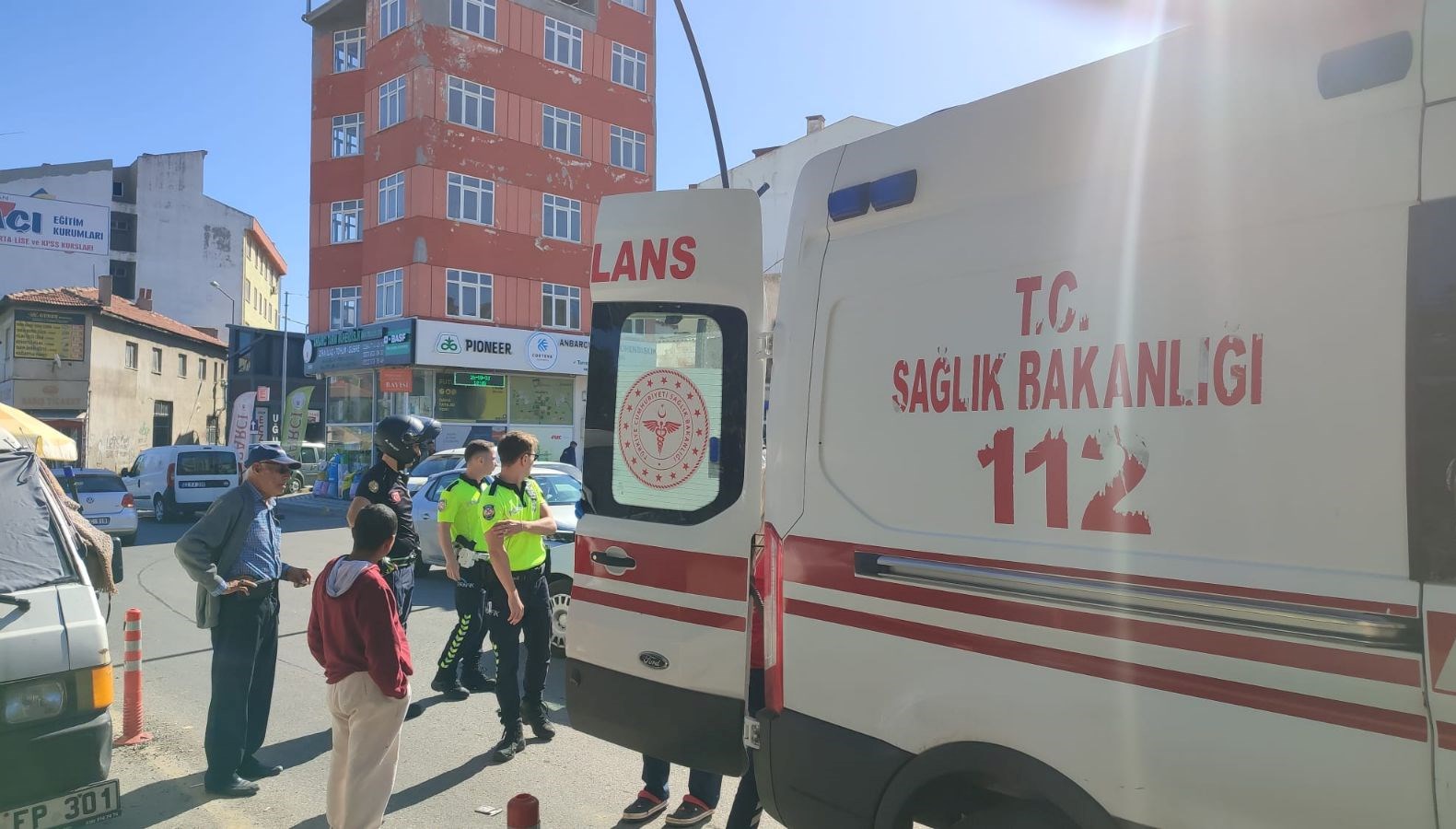 minibuse tekme atmak isterken belini kirdi 7el6vPRz