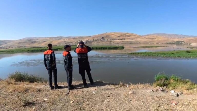 nehre ucan otomobilden suya dustu ilknur icin arama calismasi baslatildi J6zG5Zz4