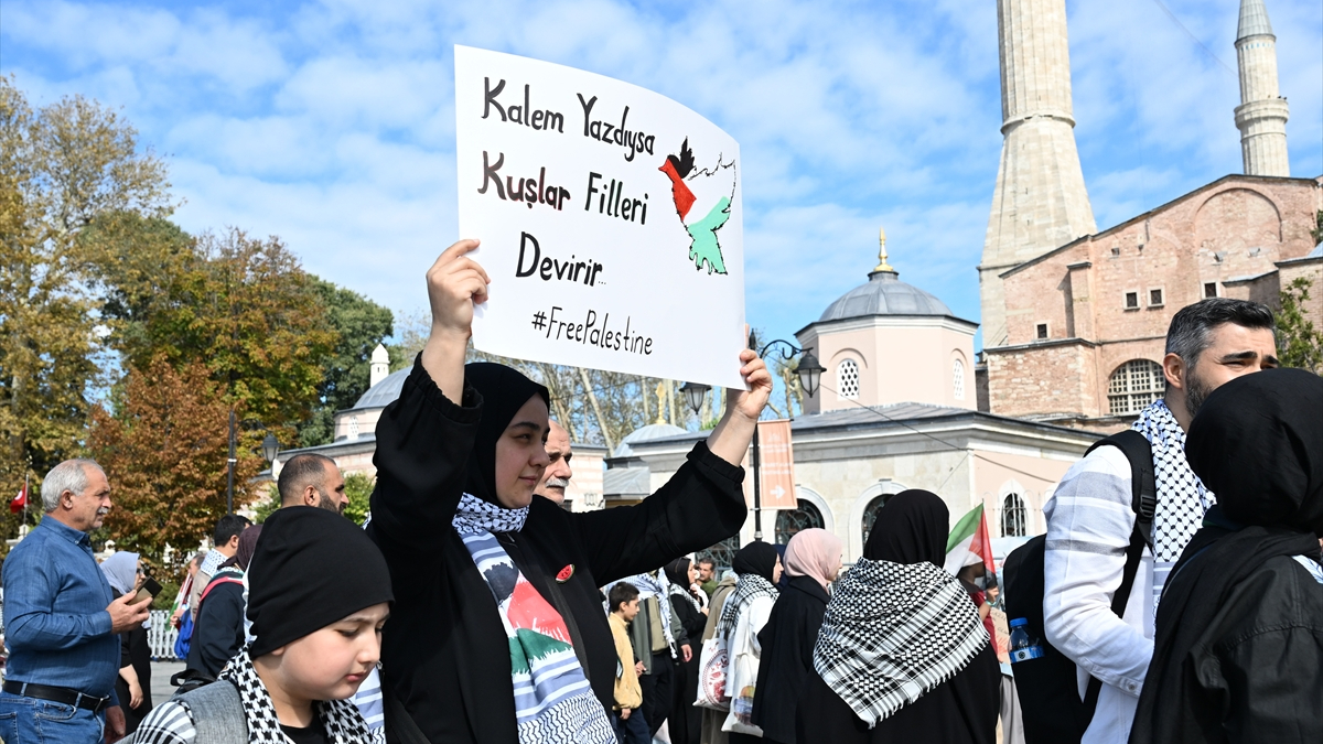 ayasofyadan eminonune filistine destek yuruyusune yogun katilim Y6ftc9nR