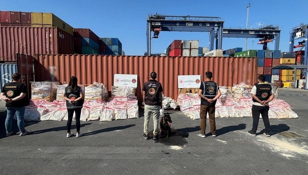 turkiye ile ispanyadan ortak operasyon fosil ununa emdirilmis 17 ton kokain ele gecirildi SESqgZVF.jpg