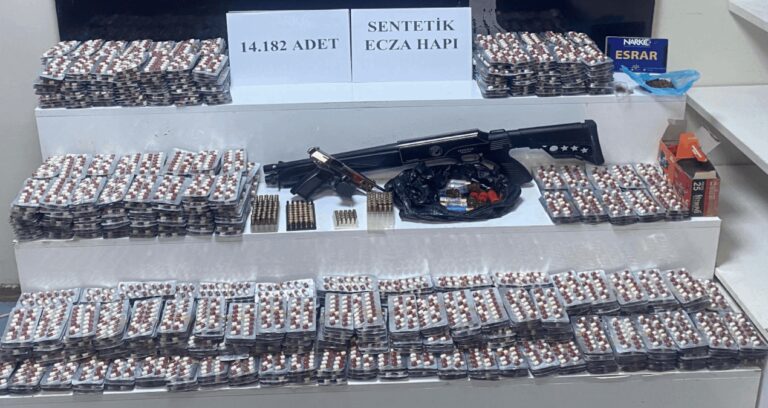 adanada-ev-ve-is-yerinde-14-bin-182-uyusturucu-hap-yakalandi-pIgvDzVZ.jpg