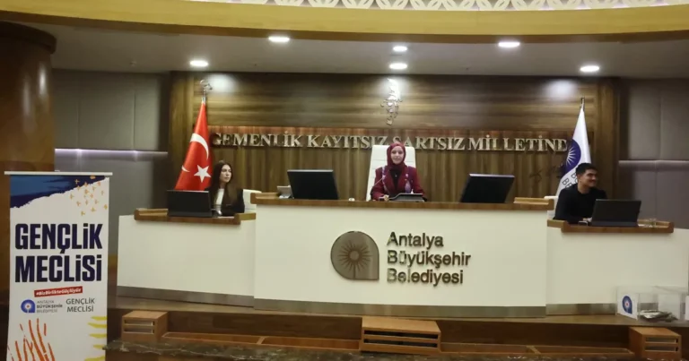 antalya-genclik-meclisinde-yeni-donem-basladi-UntGVNjB.webp