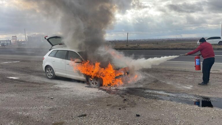 otomobil-hareket-halinde-yandi-Zsu7ubzm.jpg