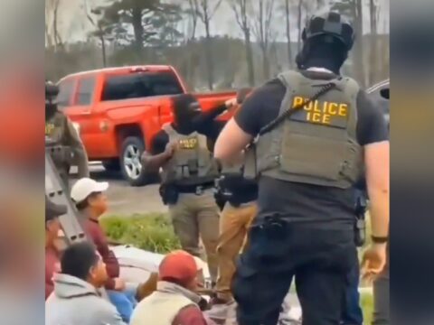 Göçmen İşçilere Ödeme Yapmamak İçin ICE’ı İhbar Eden Ev Sahibi