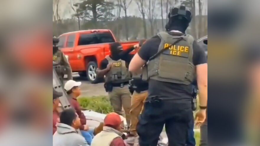 Göçmen İşçilere Ödeme Yapmamak İçin ICE’ı İhbar Eden Ev Sahibi