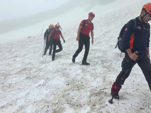 Karadenizin sarp daglarinda nefes kesen operasyon mahsur kalan macera tutkunlarina 10 saat sonra ulasildi FHOklxWV
