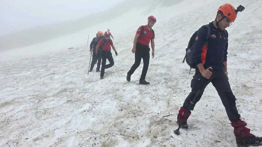 Karadenizin sarp daglarinda nefes kesen operasyon mahsur kalan macera tutkunlarina 10 saat sonra ulasildi FHOklxWV
